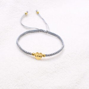 Pulsera de Hilo Macramé con Dije de Corazón